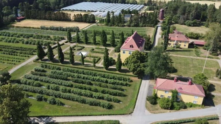 Helsinki: Private Visit to Finnish Berry Winery with Tasting - An In-Depth Look at the Finnish Berry Winery Tour