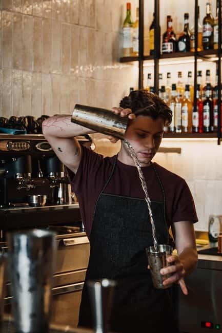 Heraklion: Cocktail Workshop with Finger Food Pairing