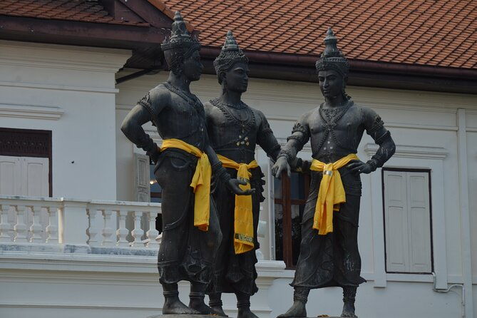 Historic Temples and City Guided Walking Tour in Chiang Mai - Key Points