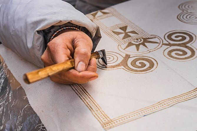 H'Mong traditional beeswax batik - Key Points