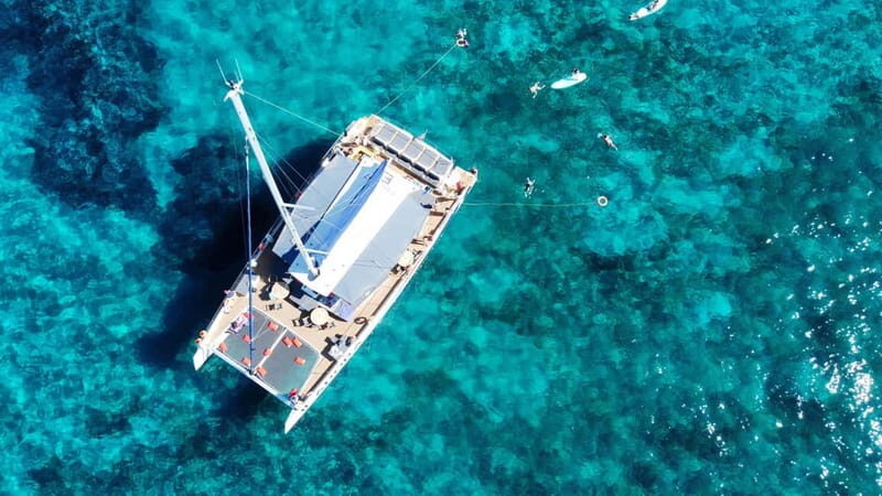 Hyères: Discovery Morning: Guided tour of the coastline on a Catamaran