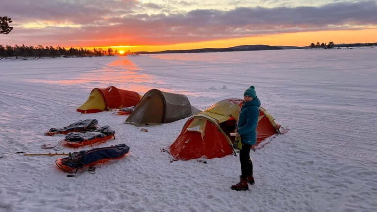 Inari: 5-Day Skiing Adventure Across Inari Lake - Accommodation & Meals in the Wilderness