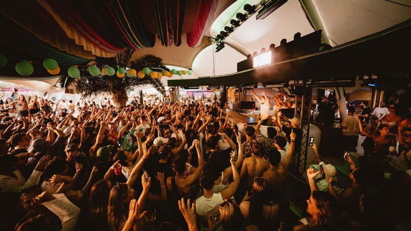 Ios: Australia Day at HQ in Ios Island - Key Points