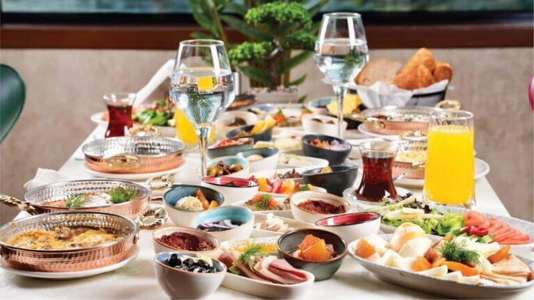 Istanbul: Bosphorus Morning Cruise with Breakfast - Practical Tips for Your Booking