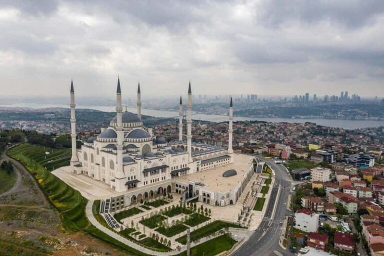Istanbul: Private Tour of Bosphorus & Asian Side w/ a Local - A Deep Dive into the Experience