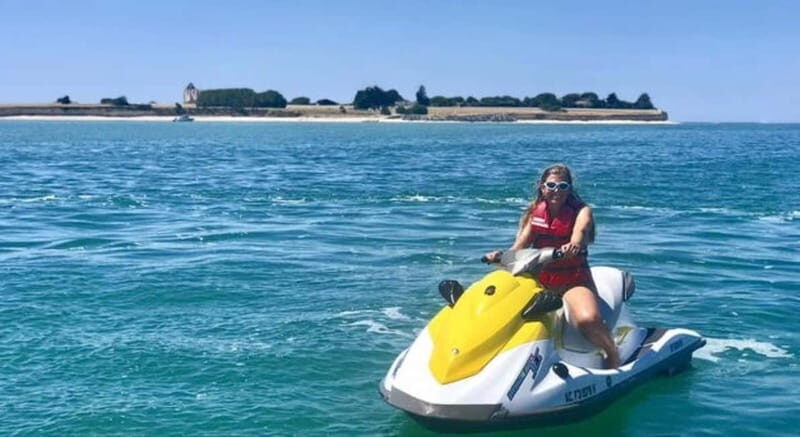 Jet-ski Tour 1 hour île de Ré - What the Equipment and Safety Look Like