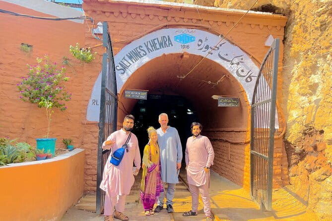 Katas Raj Temple and Khewra Salt Mines in Kalar Kahar Day Tour - An In-Depth Look at the Itinerary
