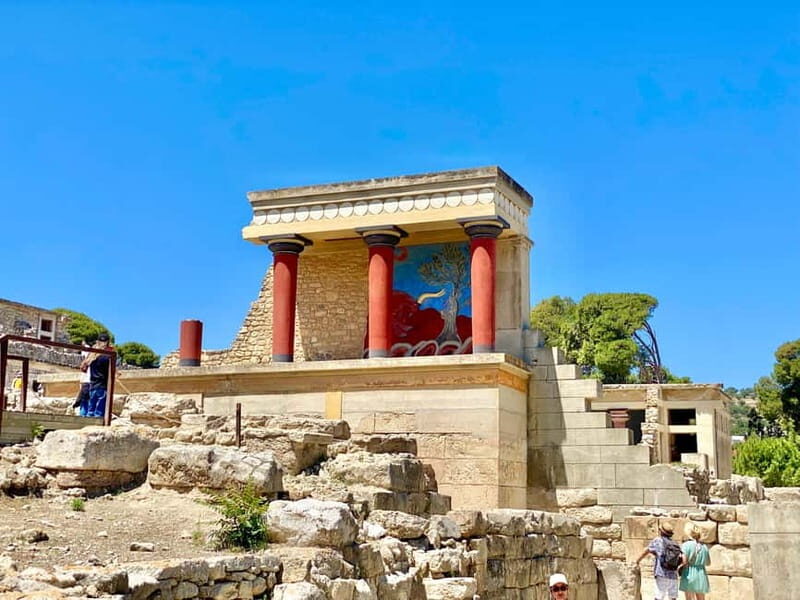 Knossos: Private Tour with a Licensed Guide & Entry Ticket - The Experience of Visiting Knossos with a Private Guide