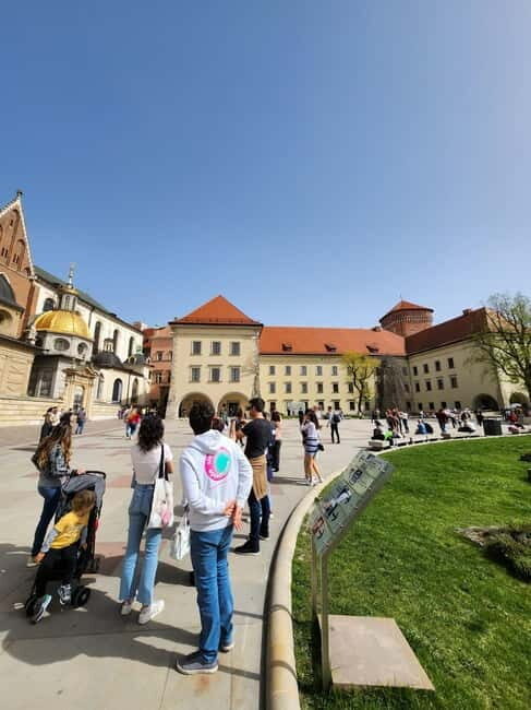 Krakow: Visit to Wawel Hill and the Cathedral - Discovering Wawel Hill and the Cathedral