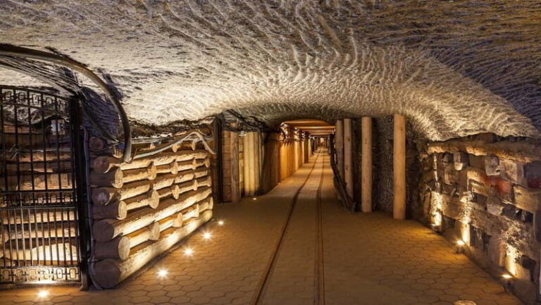 Kraków: Wieliczka Salt Mine Guided Tour with Transfer - Price and Value