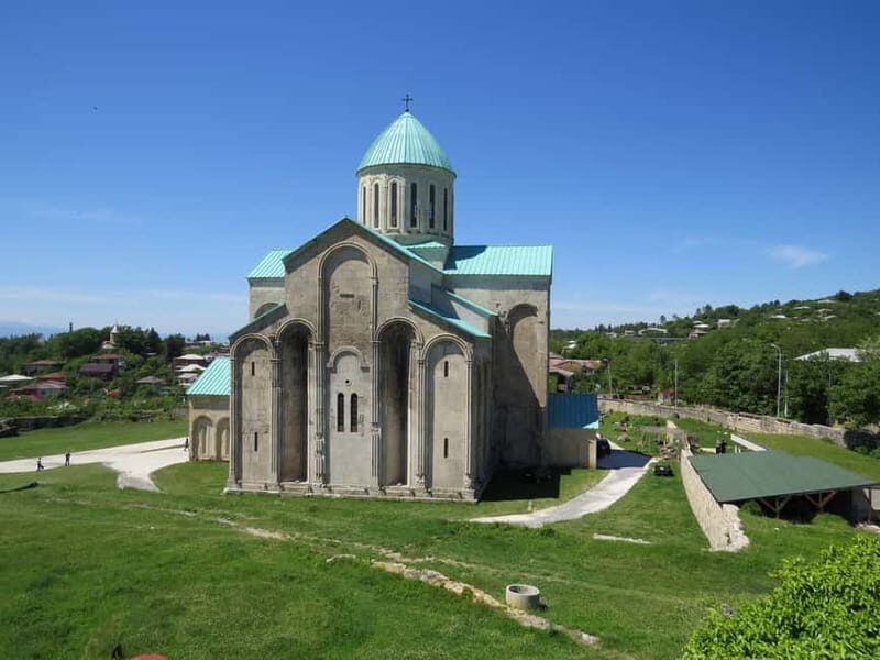 Kutaisi and Surrounding in 1 day - Walking Through Tskaltubo’s Abandoned Sanatoriums