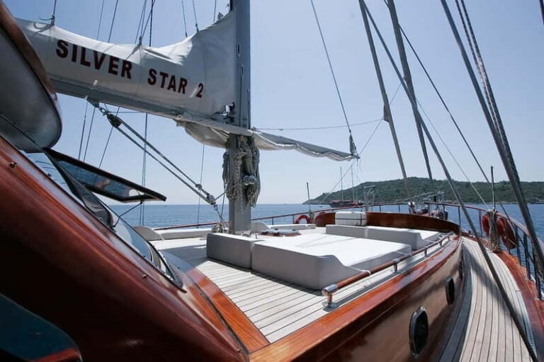 Lampedusa: Elegant Day Boat Tour with Lunch on board - Practical Details and Tips