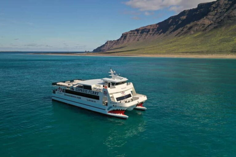Lanzarote: Ferry to La Graciosa with Wi-Fi (free parking) - The Ferry Ride: Comfort and Connection