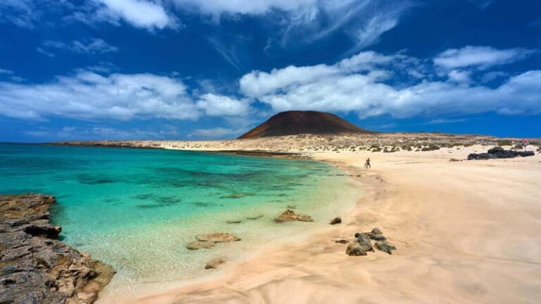 Lanzarote: La Graciosa Complete Jeep Tour with Beach Time - The Itinerary Breakdown