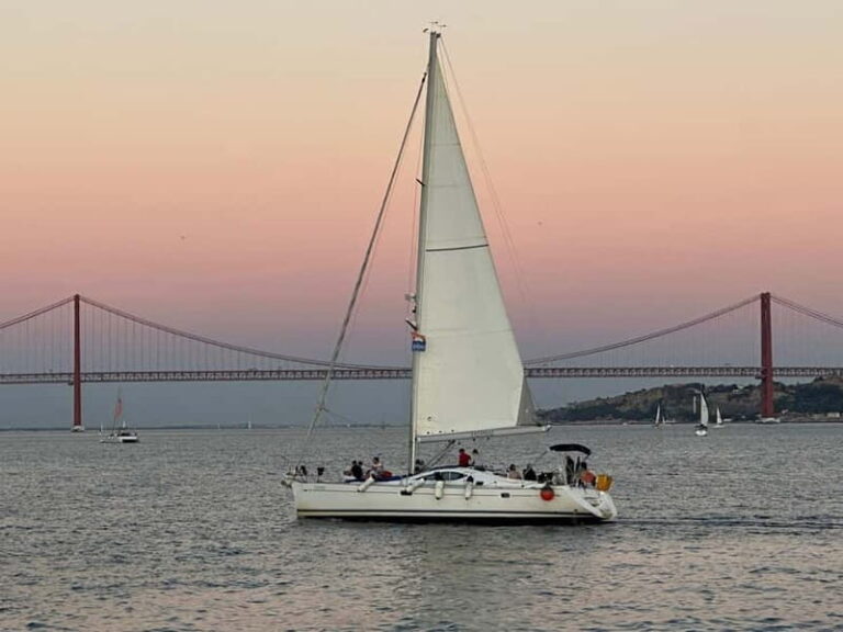 Lisbon: 3-Hour Sail and Dine Sunset Boat Tour - The Boat and Facilities