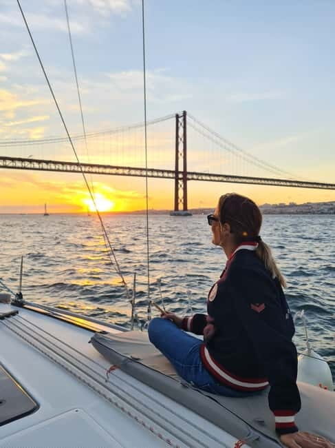 Lisbon: Daytime or Sunset Boat Cruise with History and Wine