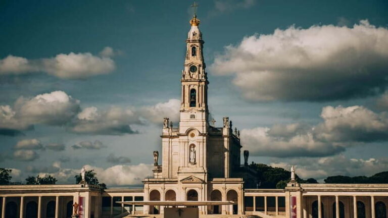 Lisbon: Fátima, Batalha, Nazaré, and Óbidos Day Trip - FAQ