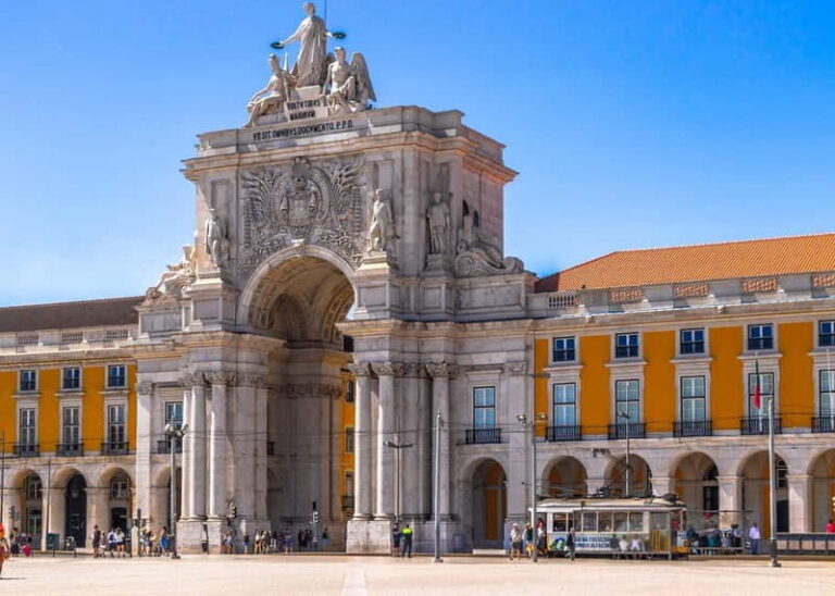 Lisbon: Private Guided Tuk-Tuk Tour with Hotel Pickup - The Experience of the Stops
