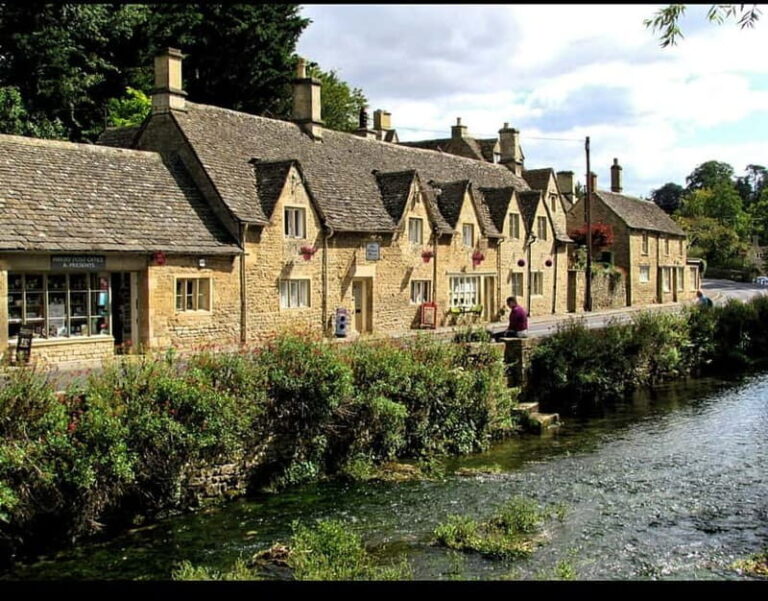 London: The Cotswolds Trip to Bibury & Bourton-on-the-Water - Visiting Burford: The Gateway to the Cotswolds