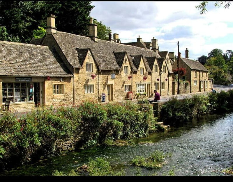 London: The Cotswolds Trip to Bibury & Bourton-on-the-Water - Visiting Burford: The Gateway to the Cotswolds