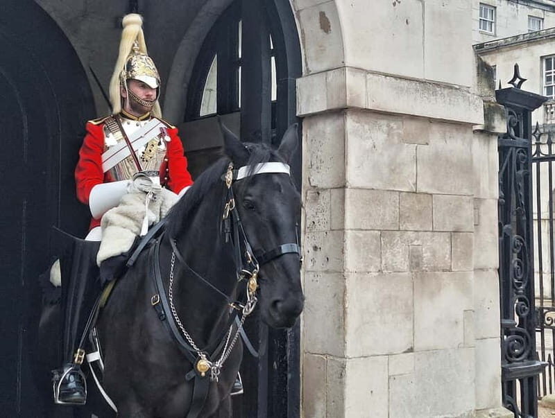 London Walking Tour: Buckingham Palace to Big Ben in 2 hours - Detailed Review of the Tour Experience