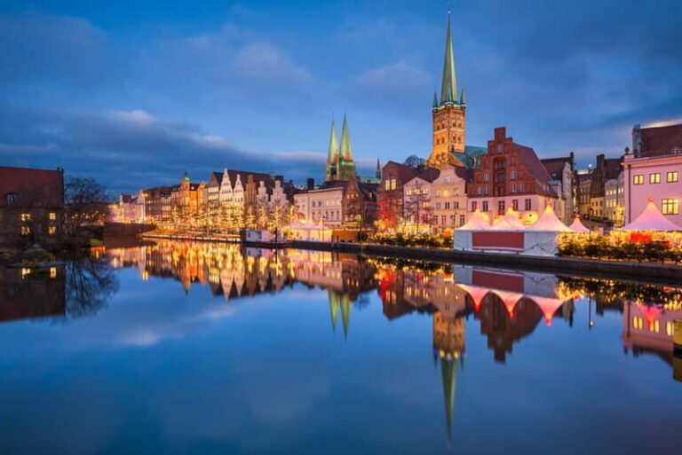 Lübeck: Christmas Market and Historical City Tour - Practical Tips for Participants