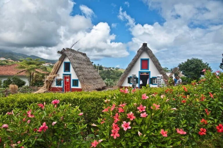 MADEIRA TOUR- SANTANA EAST TOUR STRAW THATCHED ROOFED HOUSES - Faial: A Picturesque Stop