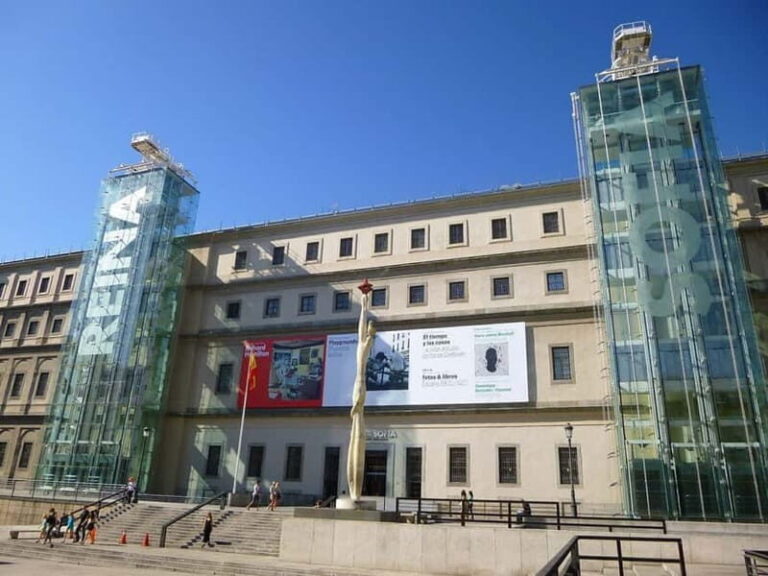 Madrid: Reina Sofia Museum private tour with local guide - What to Expect During the Tour