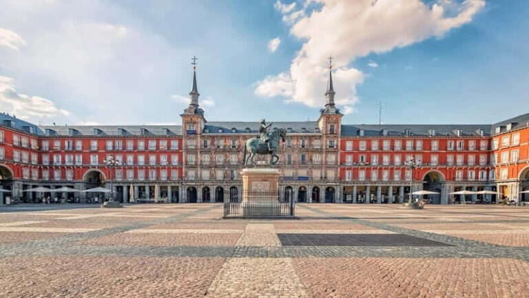 Madrid: Small-group historical walking tour - Why This Tour Is a Great Value