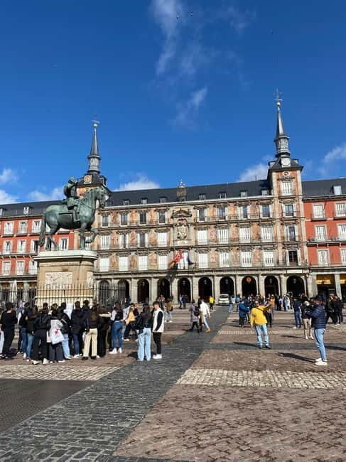 Madrid: stroll through the Austrias neighborhood option visit Prado Museum - Ending at the Prado Museum