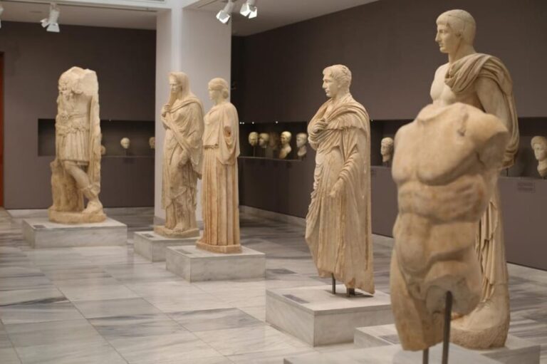 Majestic Christmas Walking Tour in Heraklion - A Closer Look at the Itinerary
