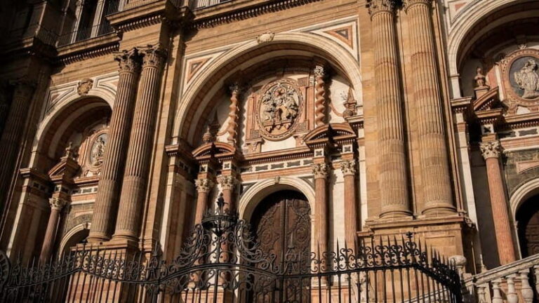 Málaga: 2-Hour Historical Center & Cathedral Tour - What the Guides Do Well