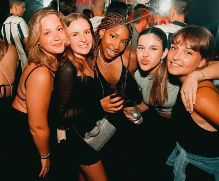 Málaga: Pub Crawl Málaga Madness - Who Is This Tour Best For?