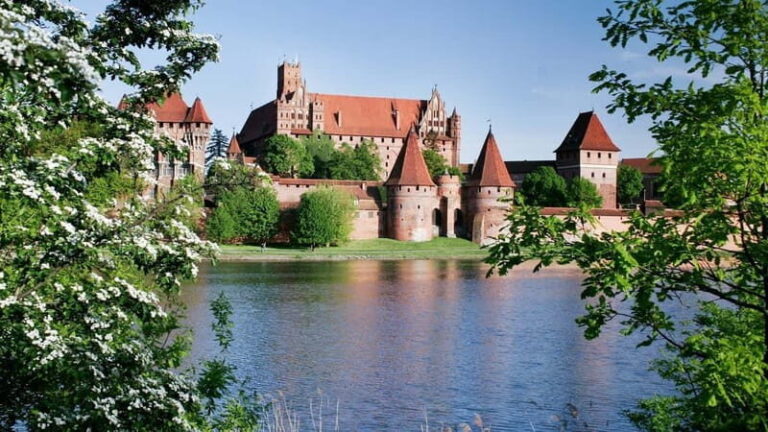 MALBORK: Castle of the Teutonic Oder from Warsaw - private - Authentic Experiences from Past Travelers