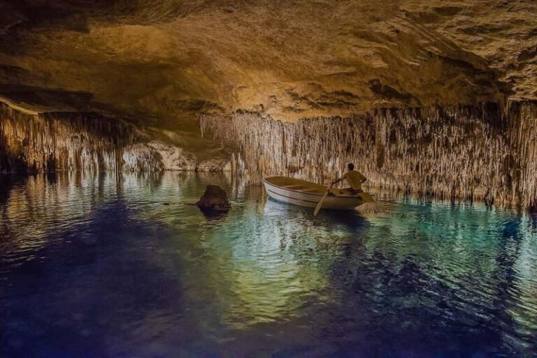 Mallorca: Half-day of Natural Wonders at the Drach Caves - The Classical Music Concert: A Tradition of Enchantment