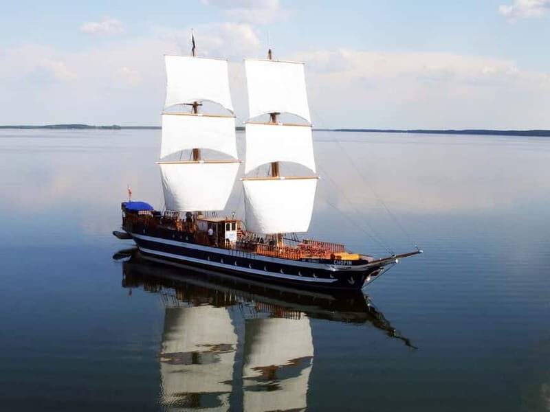 Masurian Lake District: The Wolfs Lair and Yacht Tour - Discovering Mikoajki