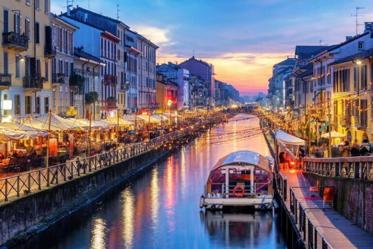 Milan: Colonne di San Lorenzo and Navigli Guided Tour - Walking Along Corso di Porta Ticinese and Porta Ticinese