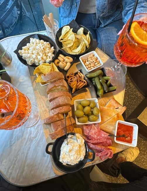 Milan: Private Sunset Picnic with Italian Aperitivo - What Does the Picnic Entail?