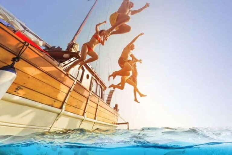 Minicruise: Spinalonga Island, Pirate Caves & Hidden Beaches - Discovering Spinalonga Island from the Sea