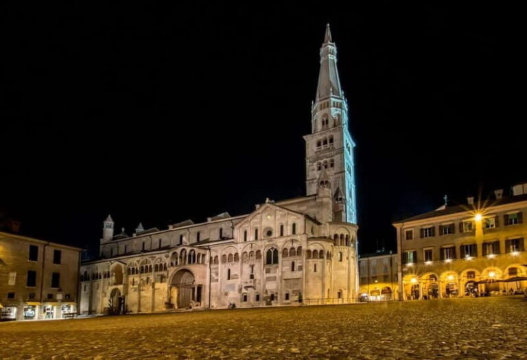 Modena Noir: a tour in the crime chronicle of the past by night - What Sets This Tour Apart
