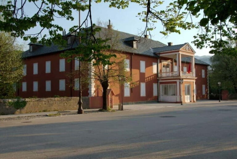 MONTENEGRO TOUR History, tradition, culture! - Cetinje: The Old Royal Capital