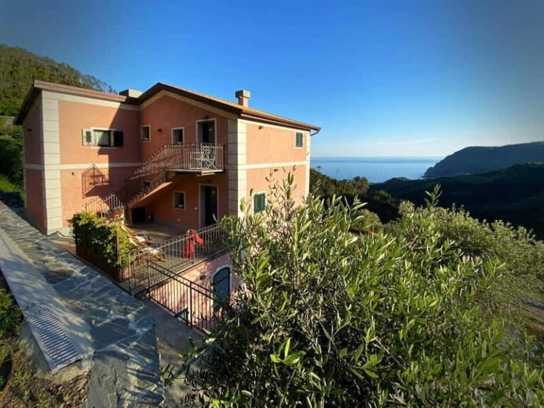 Monterosso al Mare: "Make your Pesto" Cooking Class- 5 Terre - Who Will Love It?