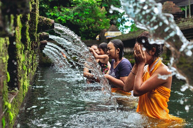 Munduk: Tamblingan jungle trek, waterfall, Ulun Danu temple - Key Points