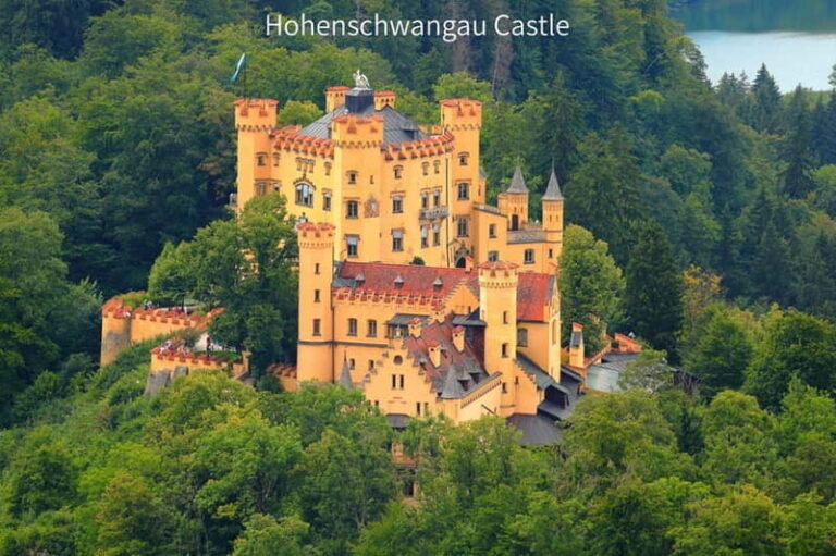 Munich: Neuschwanstein Castle Private Tour with Guide - Itinerary Breakdown
