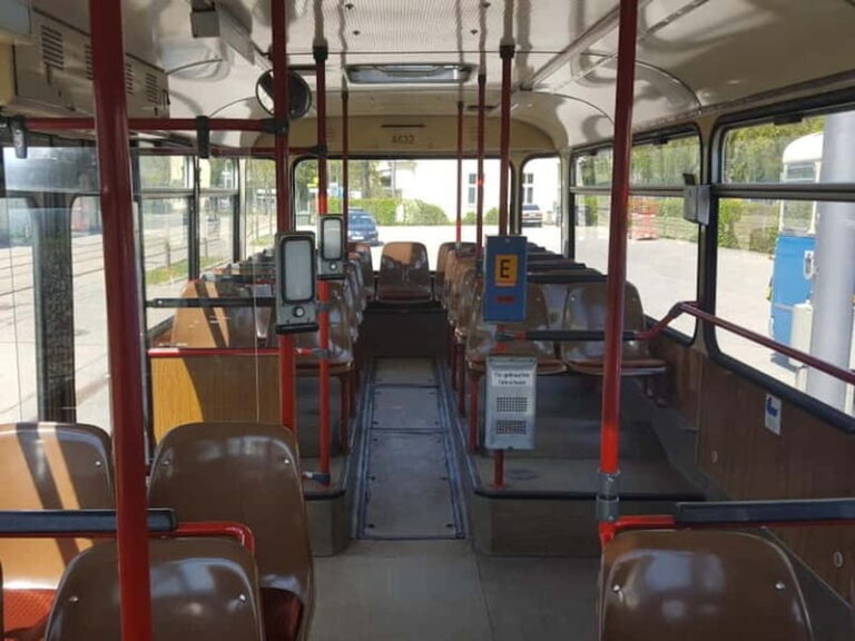 Munich: Vintage Beer Bus Sightseeing with Free Drinks - Who Should Consider This Tour?