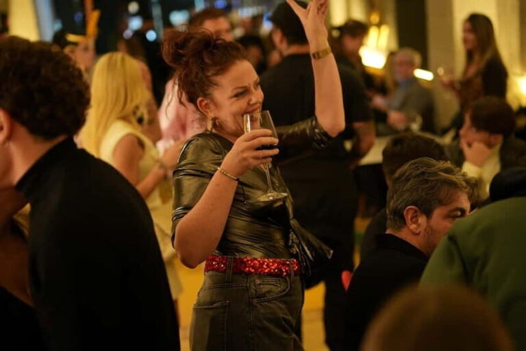 Naples: Dinner show, Tradition & Music with a glass of wine - What to Expect from Your Naples Dinner Show Experience