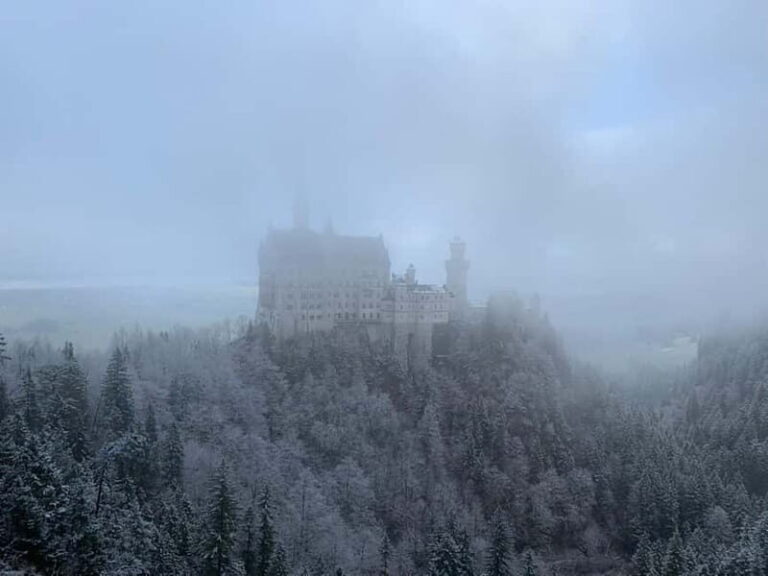 Neuschwanstein Castle, Linderhof Palace & Oberammergau Trip - Details That Matter