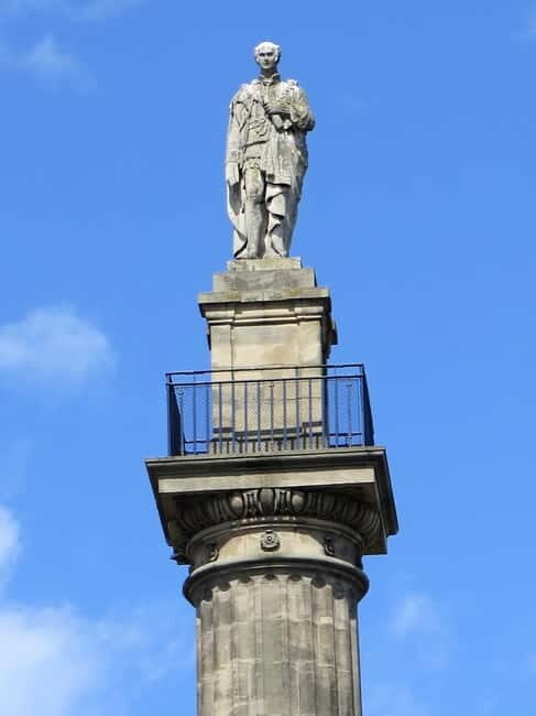 Newcastle Revealed Tour: History, Bridges and Secrets in Spanish - The Medieval Walls and Gates