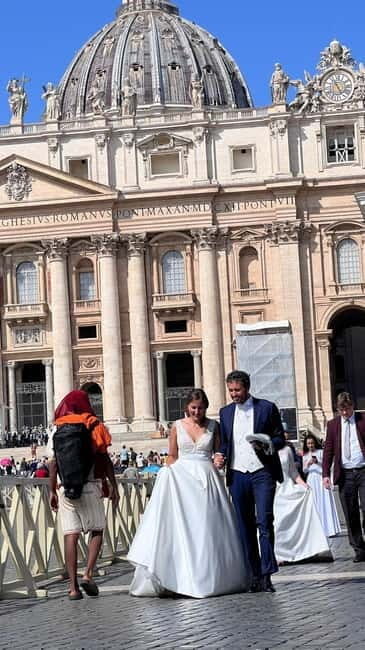 Newlywed couples blessing during Pope Leone XIV audience - How Does the Experience Work?