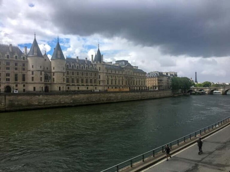 Notre Dame Ile De La Cité Walking Tour & Seine River Cruise - A Closer Look at the Île de la Cité Walking Tour